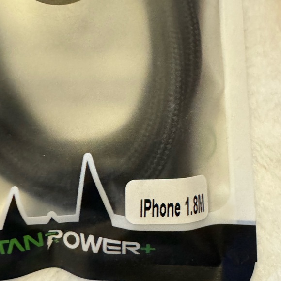 NWOT 2 lightning charging cables and a car charger - Picture 6 of 9